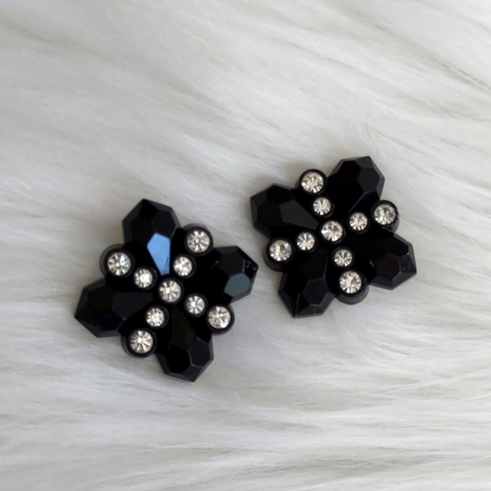 RETRO BLACK EARRINGS